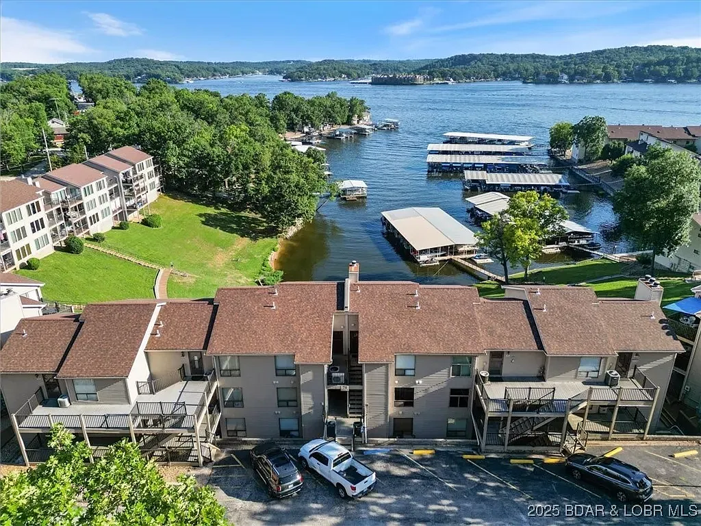 2 bed, 950 sqft, $1,800 — Photo 2