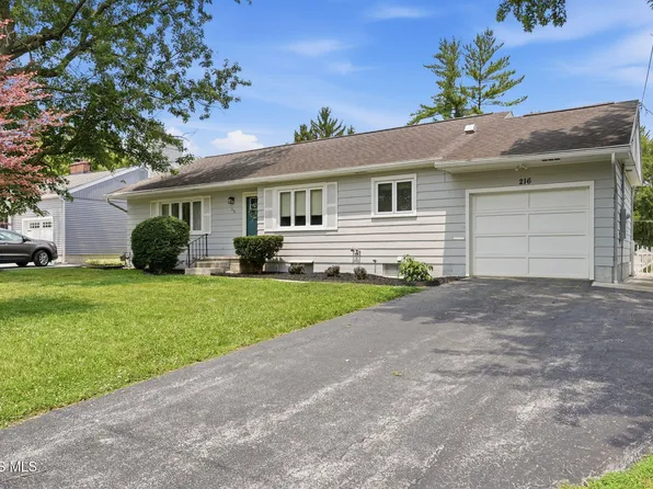216 E Yates Ave, Findlay, OH 45840