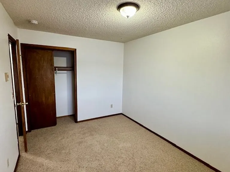 1605 W Koch St — Photo 32