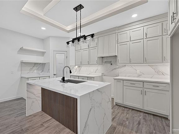 5th image of 413 N Leon Ave