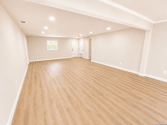 5th image of 418 REDCLIFF DR