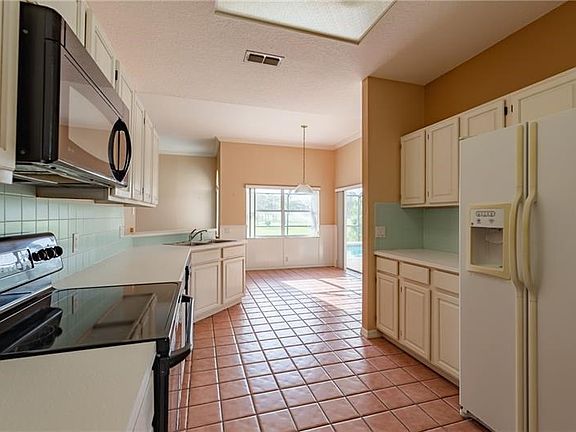 5th image of 13945 Tennyson Dr