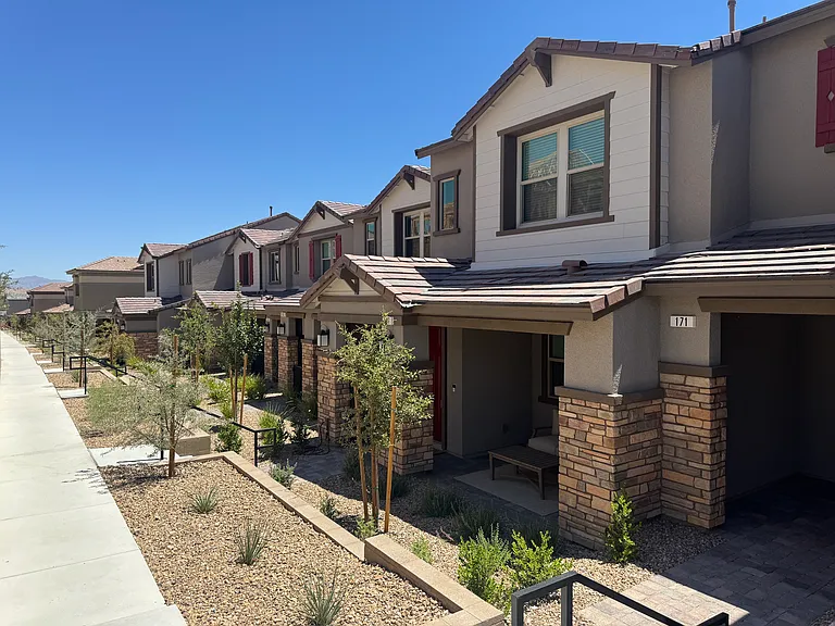 Cinder Cone Ln — Photo 35