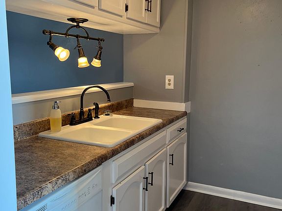 5th image of 813 7th St #813