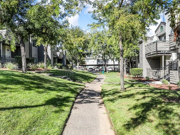 The Cottages Apartments — Photo 33