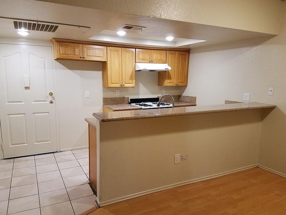 1st image of 607 W Broadway APT 106