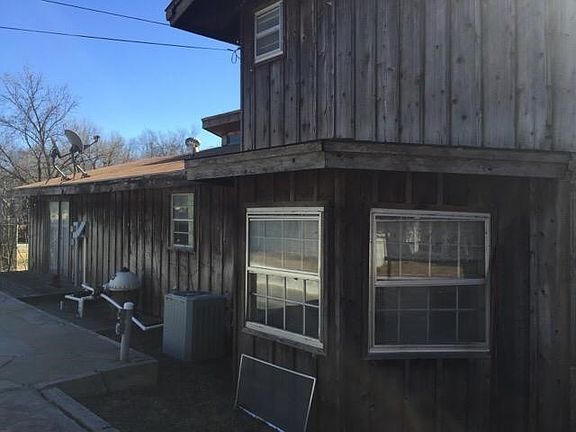 2nd image of 1502 W Wynnewood Ave