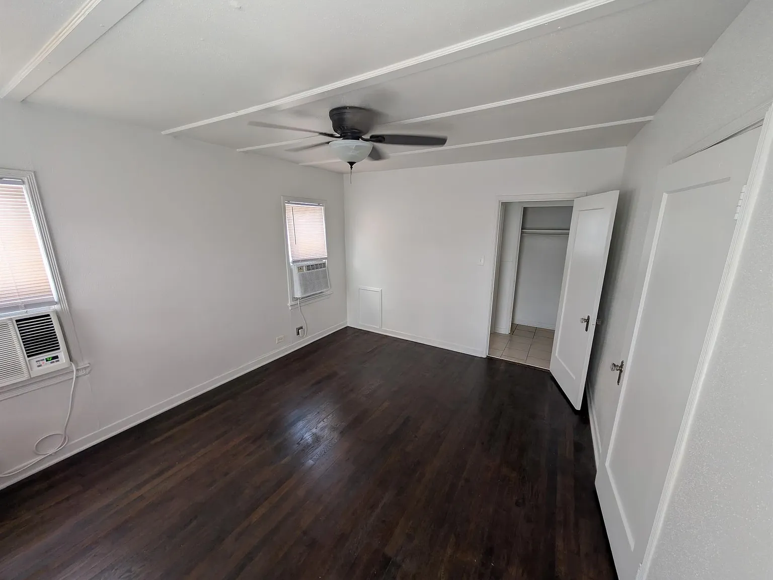 1 bed, 1.0 bath, 4352 sqft, $1,050 — Photo 2