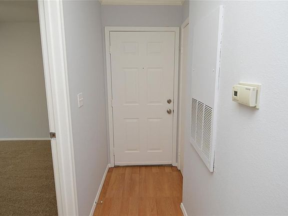 4th image of 1400 Gandy Blvd N Unit 406