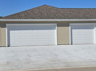 822 Phoenix Ct #B, Grand Island, NE 68801
