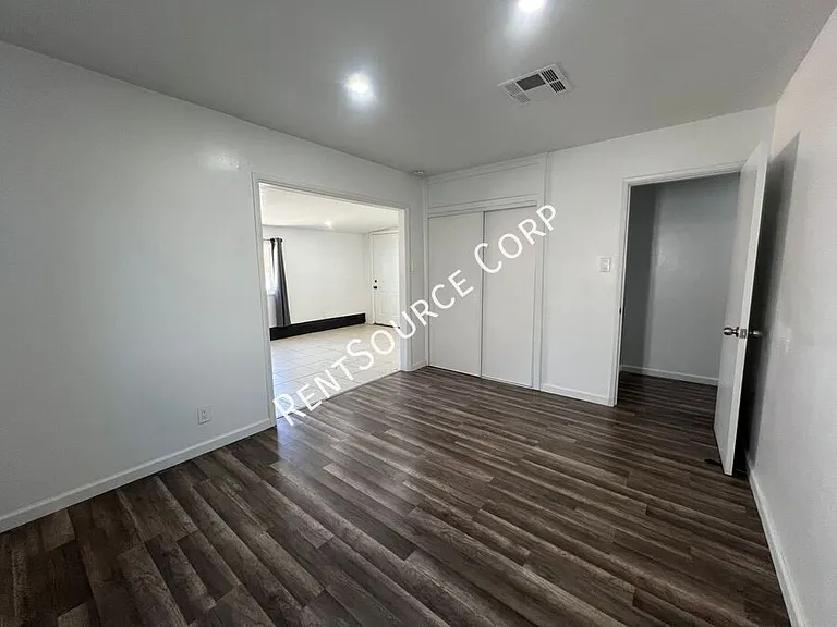 222 E Virginia Way — Photo 23