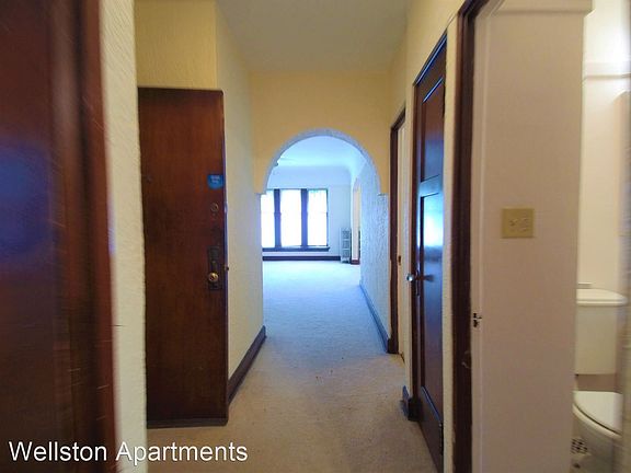 4th image of 3229 N Oakland Ave #6628531