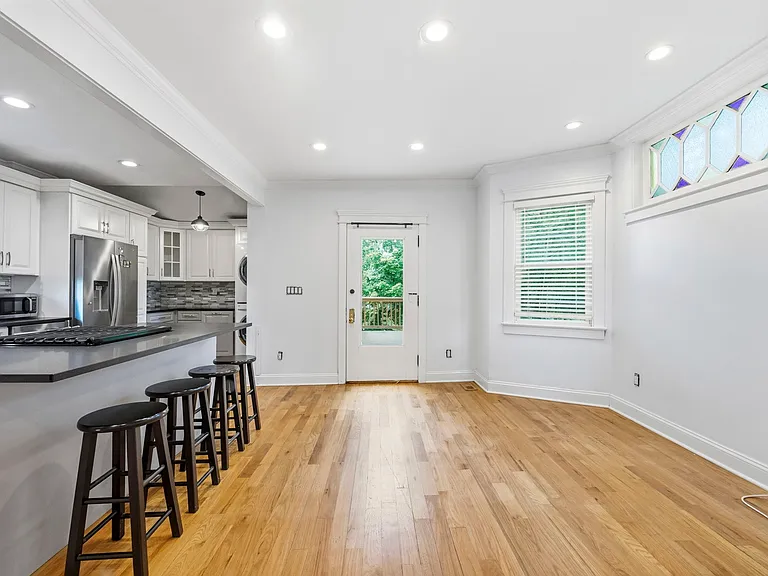 9 Belden Pl — Photo 8