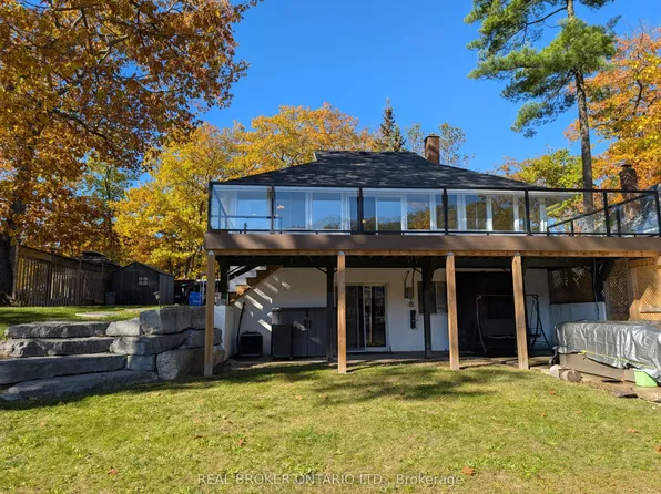 1103 Mosley St, Wasaga Beach, ON L9Z 2G1