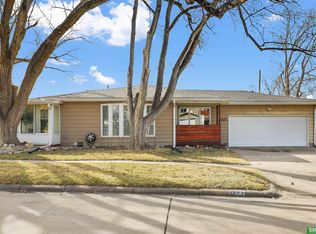 4864 S 54th St, Omaha, NE 68117
