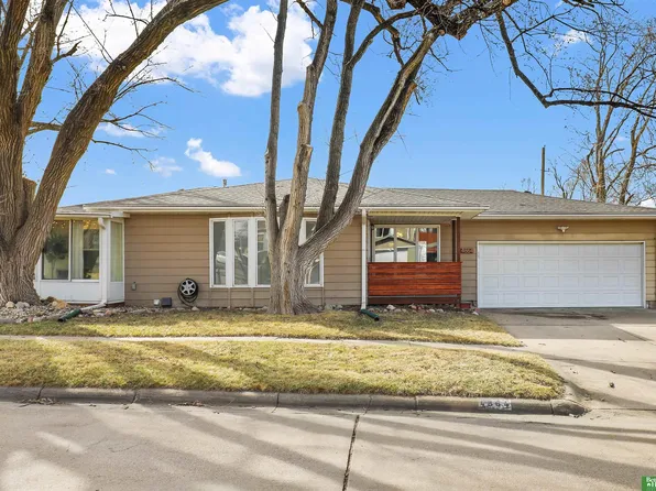 4864 S 54th St, Omaha, NE 68117