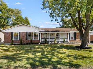 2878 Castleford Dr, Florissant, MO 63033