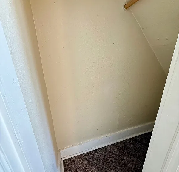 238 Scott Ave — Photo 2