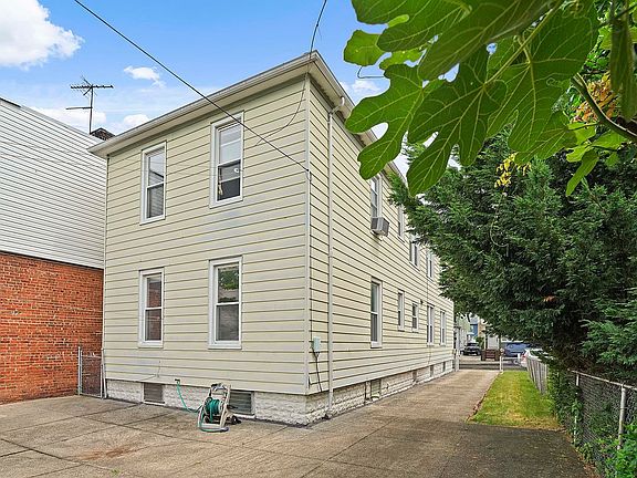 5th image of 1550 E 54th St
