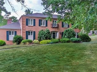 2370 Golfview Dr, Pittsburgh, PA 15241