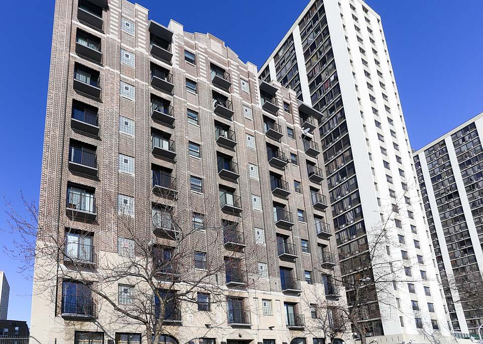 1st image of 4520 N Clarendon Ave APT 704