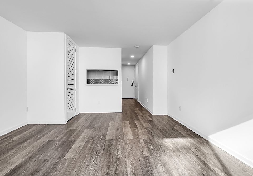 1st image of 520 W 43rd St #3DD