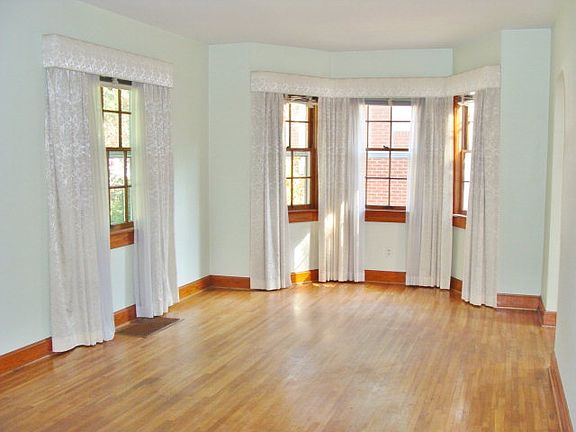 3rd image of 1711 Lewis Ln