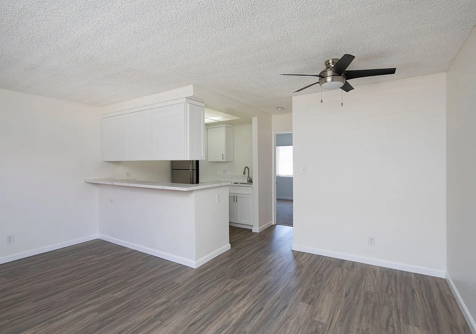 Stephanie Apartments — Photo 3