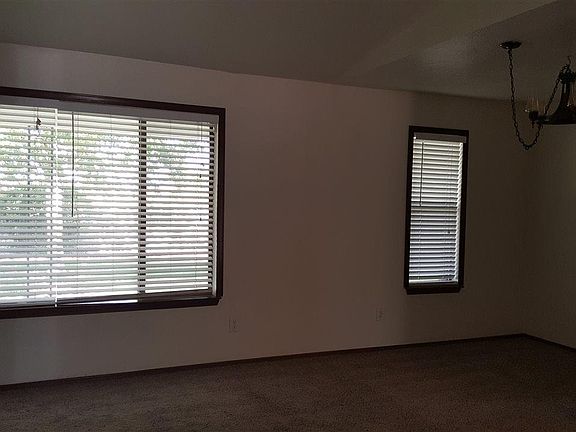 4th image of 1635 Candlelight Dr
