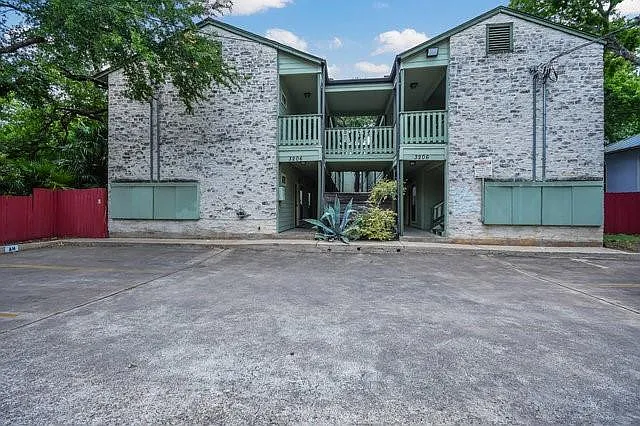 3206 King St #203