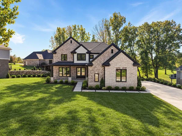 3701 Stallion Way, Commerce Township, MI 48382
