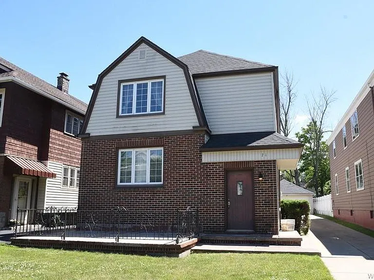 71 Delham Ave #LWR — Photo 1