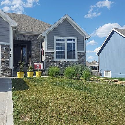4th image of 2507 E Maple Ct
