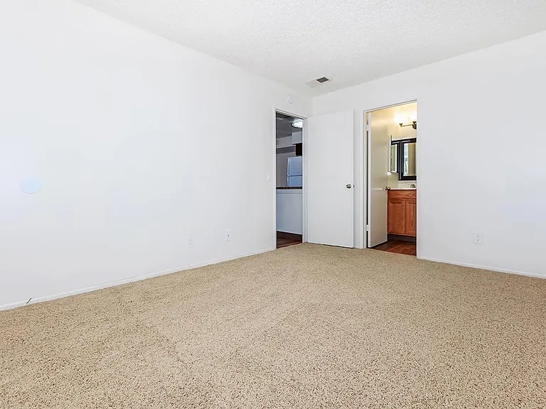 Peppertree Apartments — Photo 109
