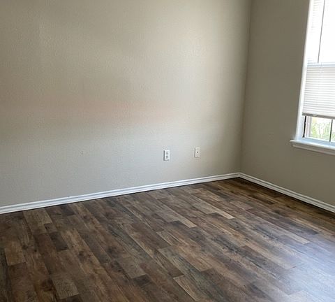 4th image of 2202 Tourist Dr #302