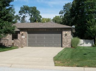 140 Laura Ln, Hobart, IN 46342