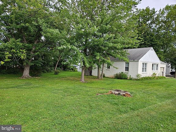 3rd image of 54 Poplar Ave