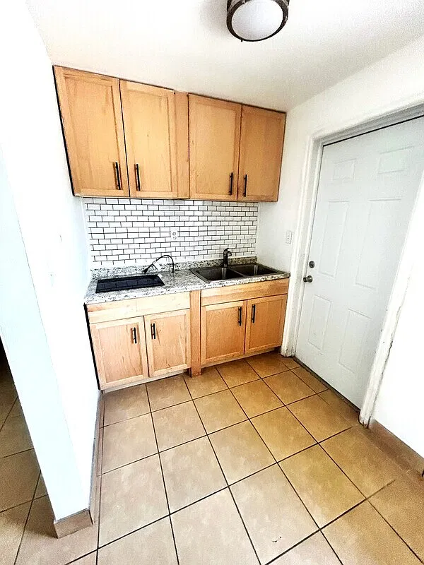 1 bed, 1.0 bath, $1,020 — Photo 3
