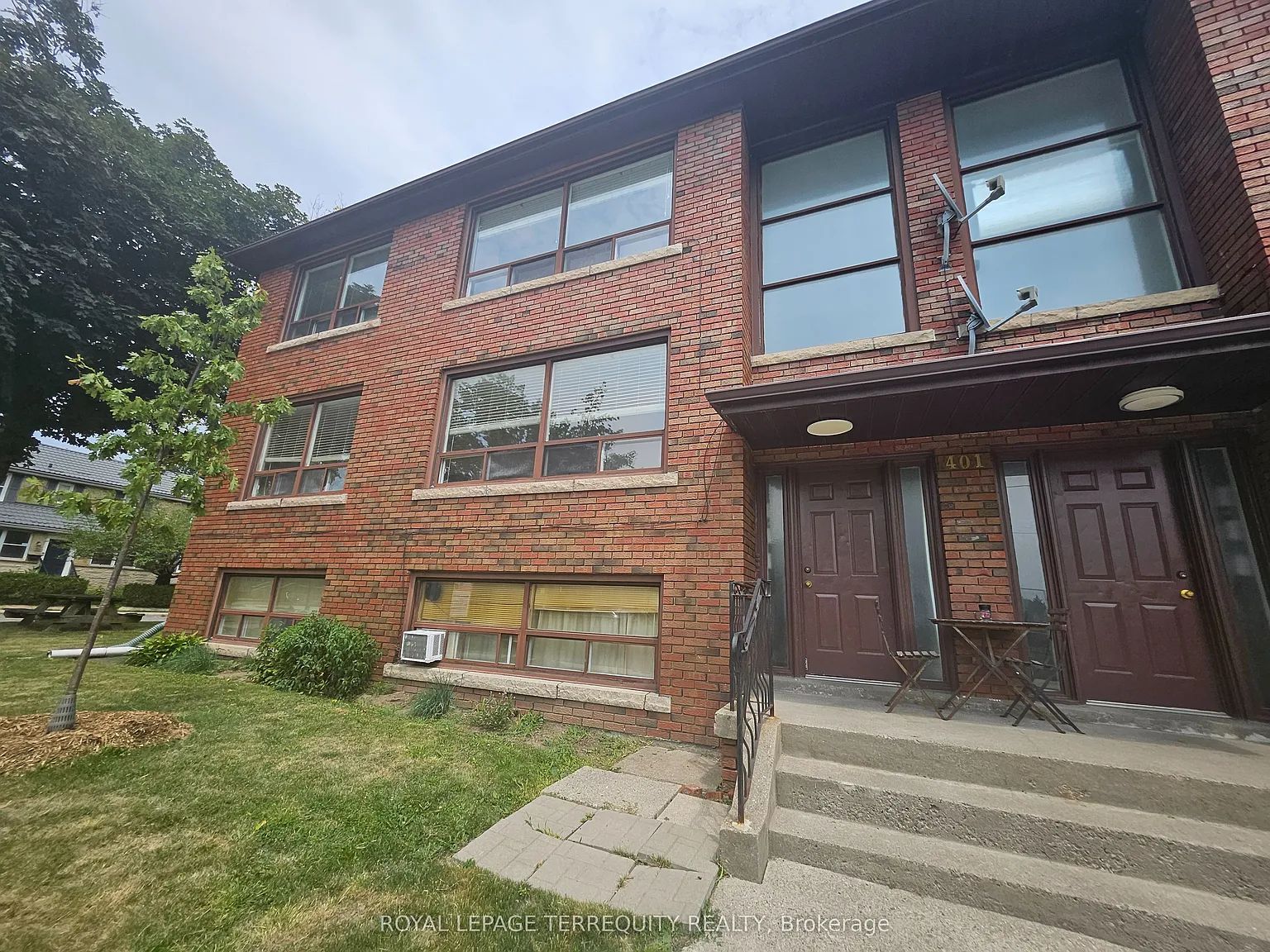 2 bed, $2,350 — Photo 2