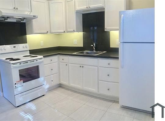 1st image of 987 Helen Ave #4