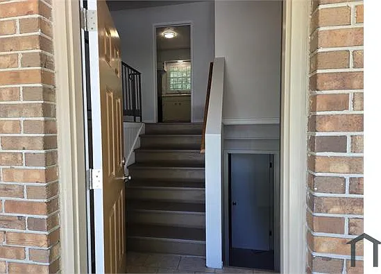 3 bed, 2400 sqft, $2,200 — Photo 3