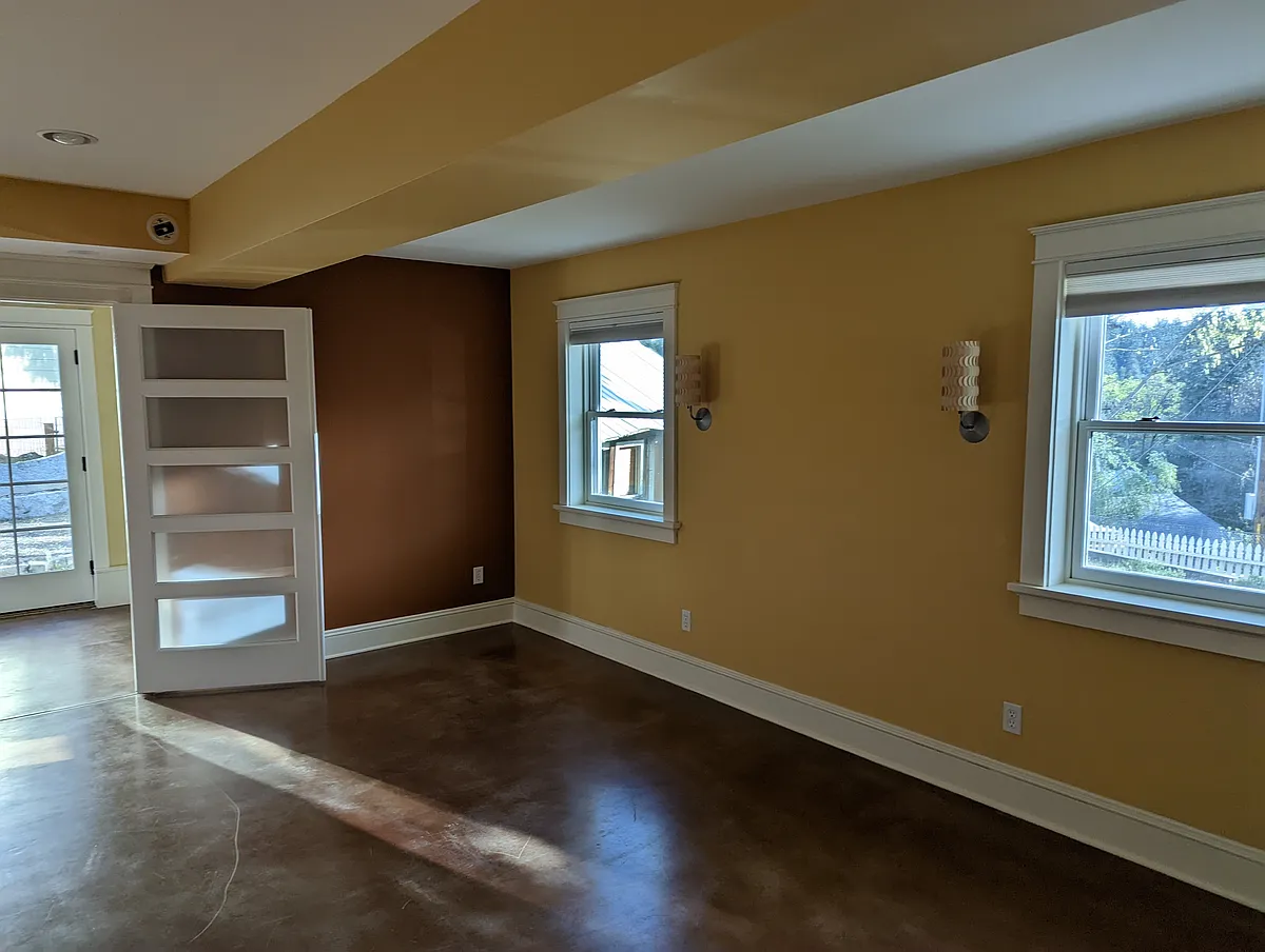 Building Photo - Mill St