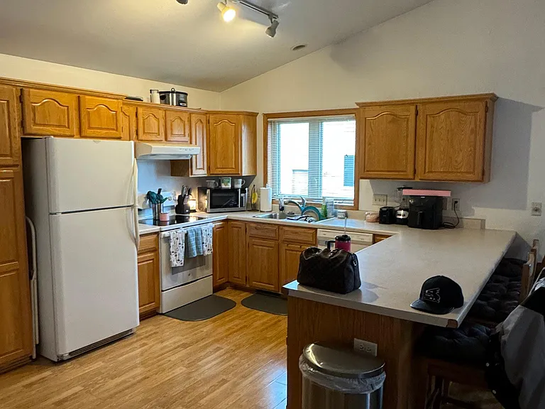 449 N Westmount Dr — Photo 4