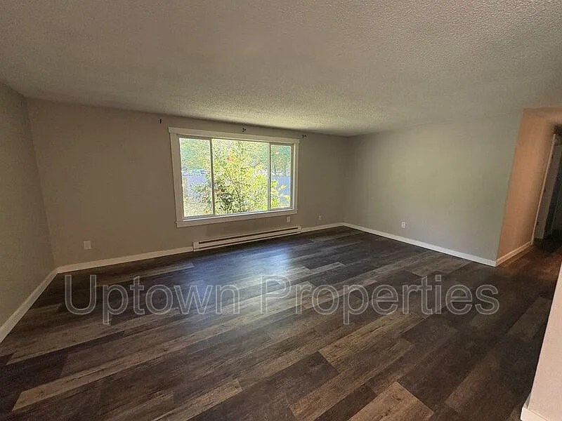 3 bed, 1.0 bath, 1100 sqft, $2,495 — Photo 4
