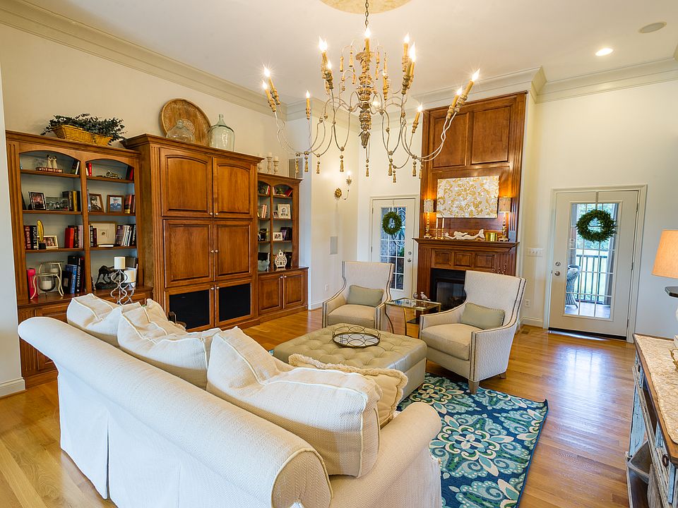 1st image of 306 Golf Club Dr