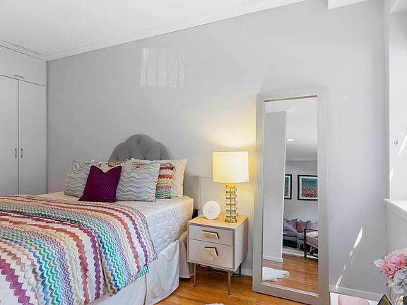 5th image of 204 W Houston St APT 1B