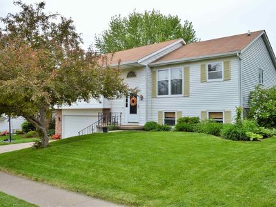 4750 Davis St, Bettendorf, IA, 52722