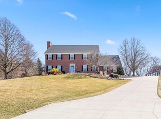 W235S4478 Amber Ct, Waukesha, WI 53189