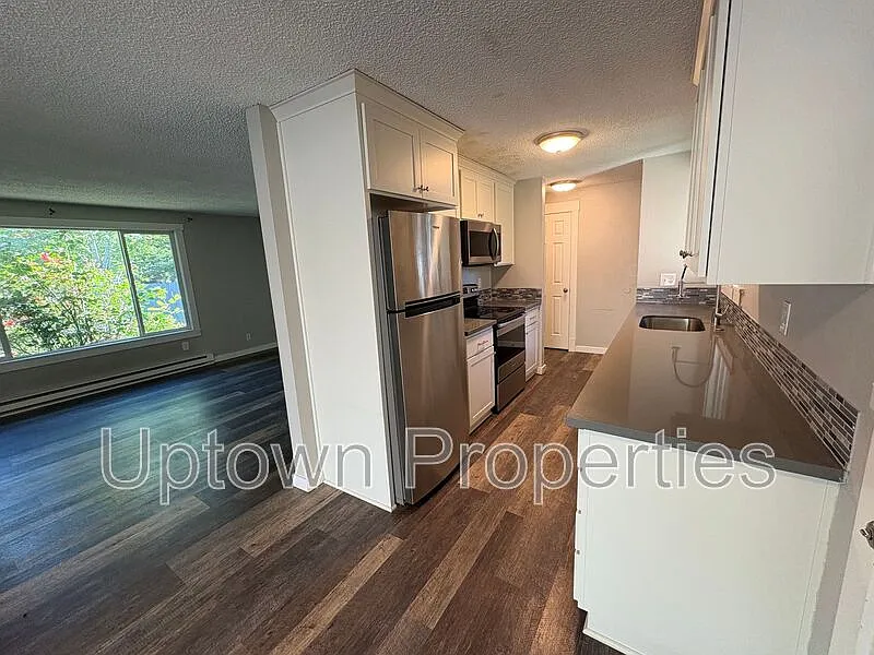3 bed, 1.0 bath, 1100 sqft, $2,495 — Photo 1