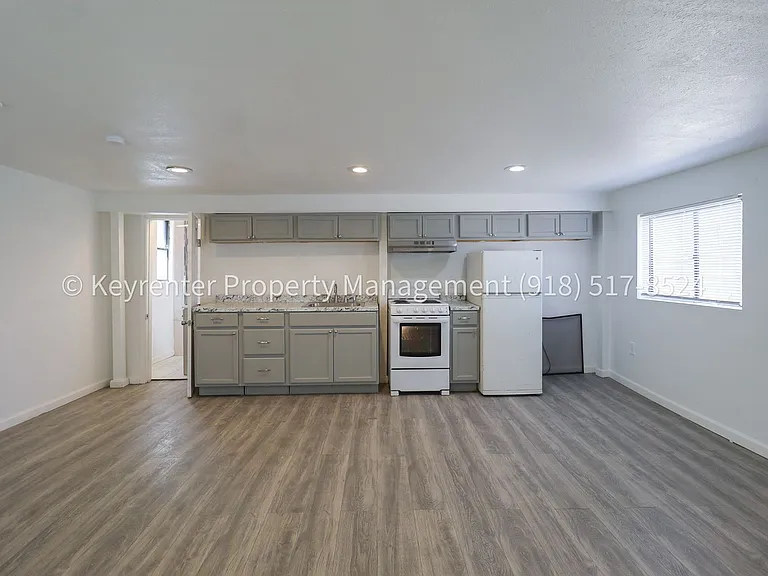 732 N Victor Ave — Photo 20